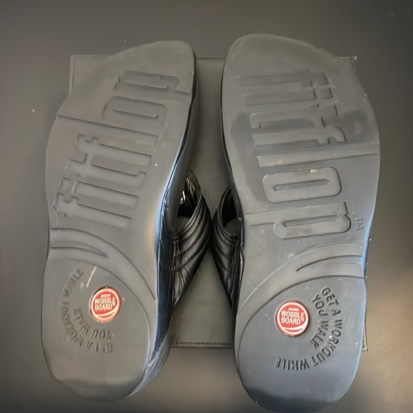 Fitflops all black leather in size 8 great study support for walking. - Picture 3 of 4